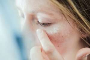 خشکی پوست صورت در هوای سرد پاییز
