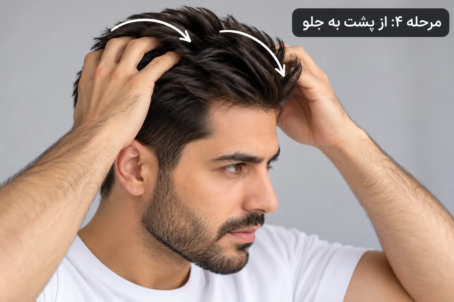 مرحله ۴ طرز استفاده از واکس مو مردانه؛ پخش کردن واکس از پشت سر به جلو با انگشتان